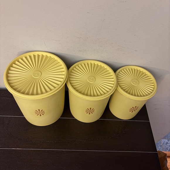 Vintage Tupperware Servalier 3pc Canister Set | Harvest Yellow Sunburst - Picture 9 of 16